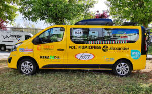 Grafica adesiva stampata per pulmino associazione sportiva